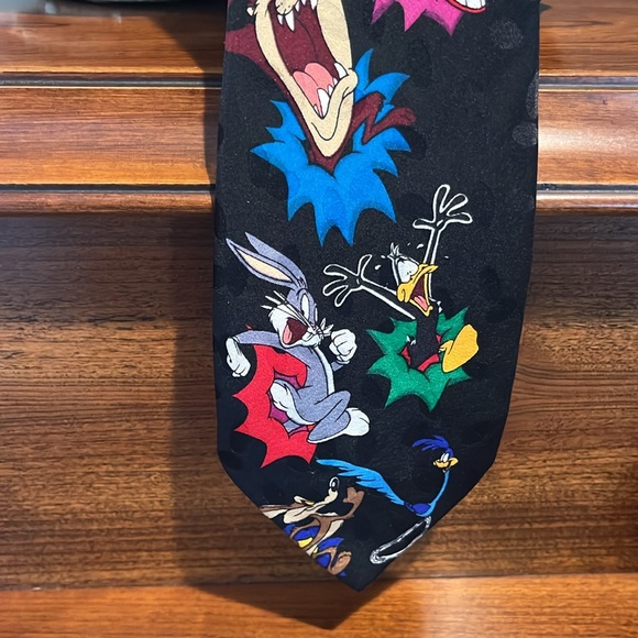 Silk tie featuring Looney Tunes Mania.  Vintage 1993.  Excellent! - Picture 2 of 7